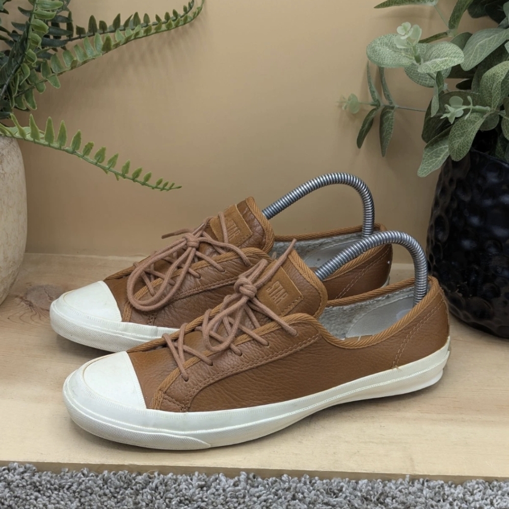 Converse CTAS Leather Fur Lined Women's Size 8 Comfort Shoes Warm Fall